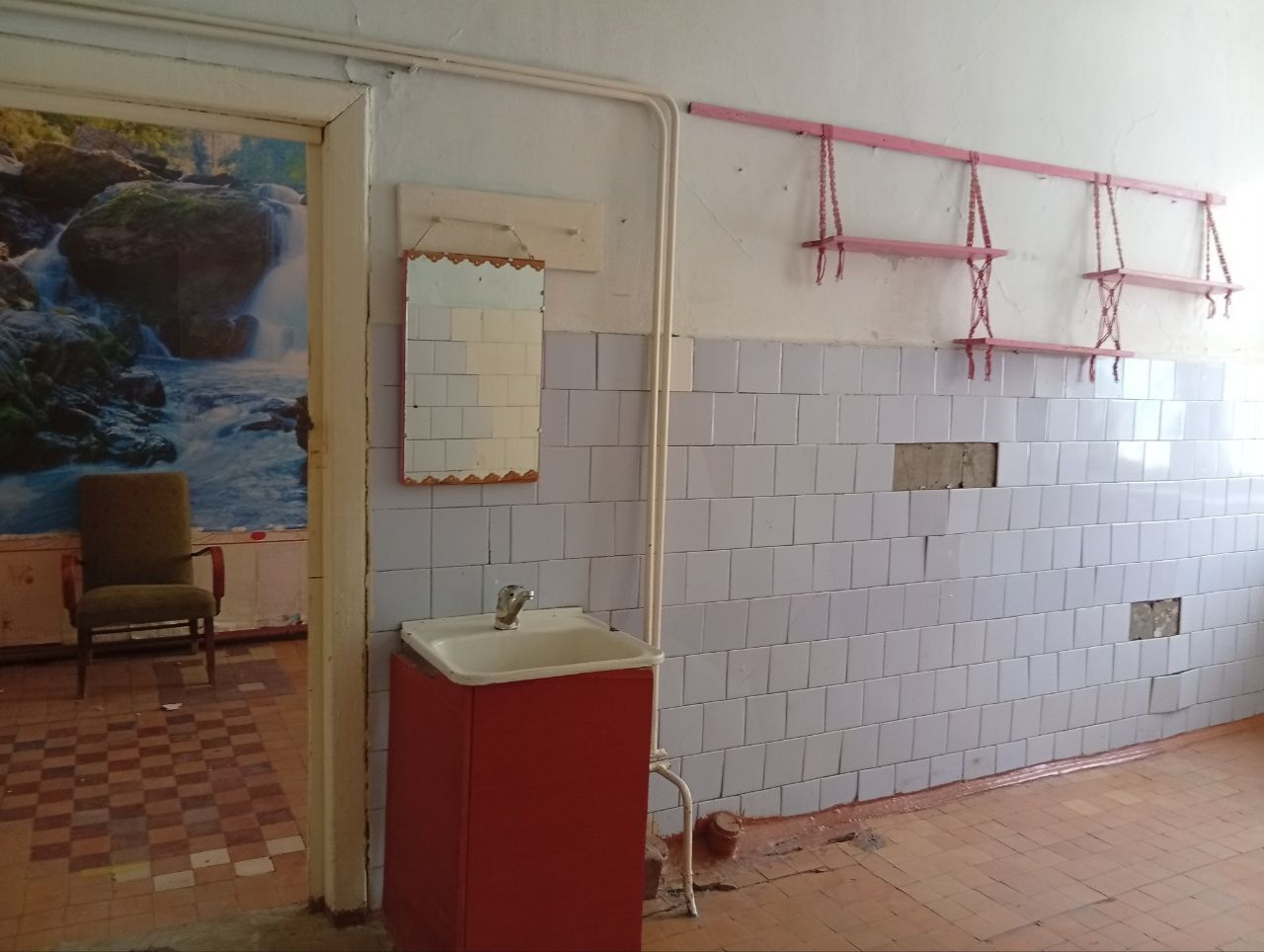 ЦГБ закупает дорогостоящее медицинское оборудование и мебель в поликлинику Кальи