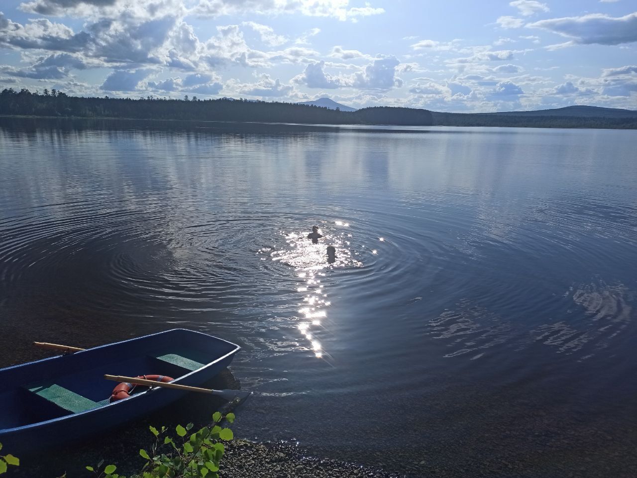 Доступ граждан к водным объектам озера Светлое свободен. Плату за это не взимают
