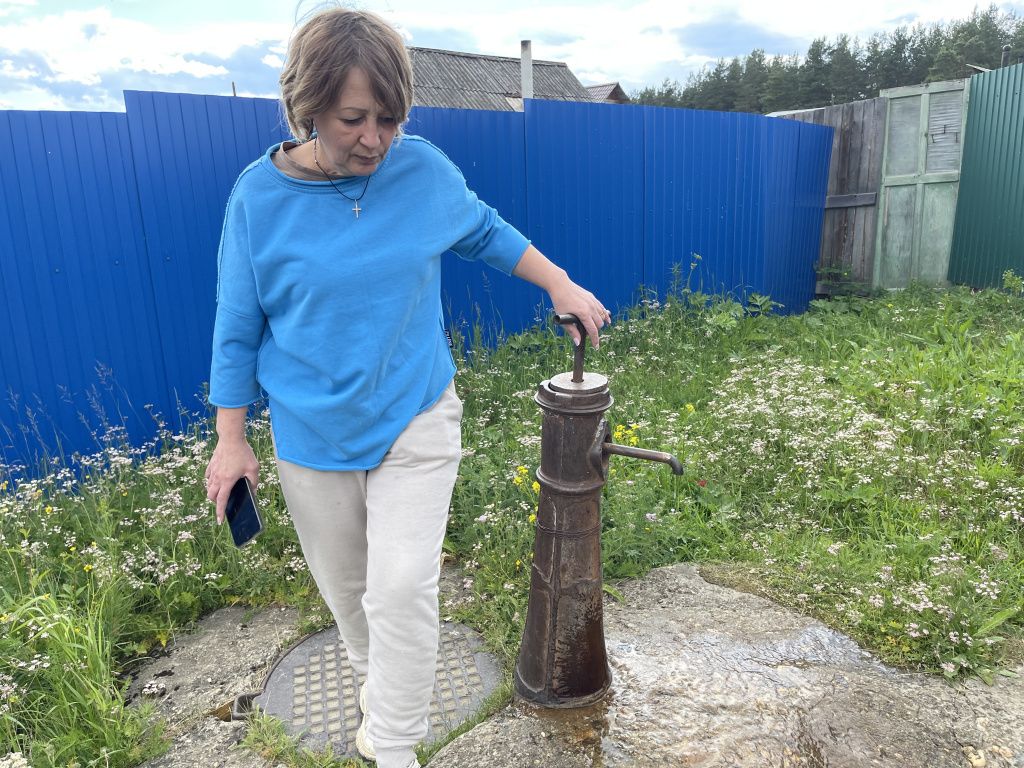 Вода в колонке была 25 июня. Татьяна Торопова рассказала, что люди радовались недолго, через пару дней вода бежать перестала. Фото: Анна Куприянова, "Глобус"