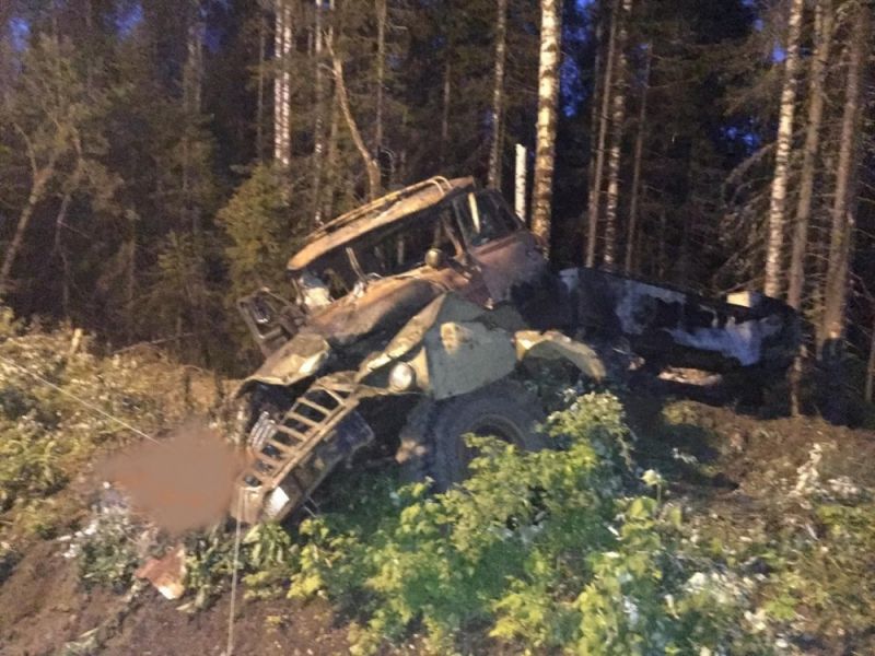 В ДТП с бензовозом погибли трое. Фото: ГУ МЧС России по Свердловской области В ДТП с бензовозом погибли трое. Фото: ГУ МЧС России по Свердловской области