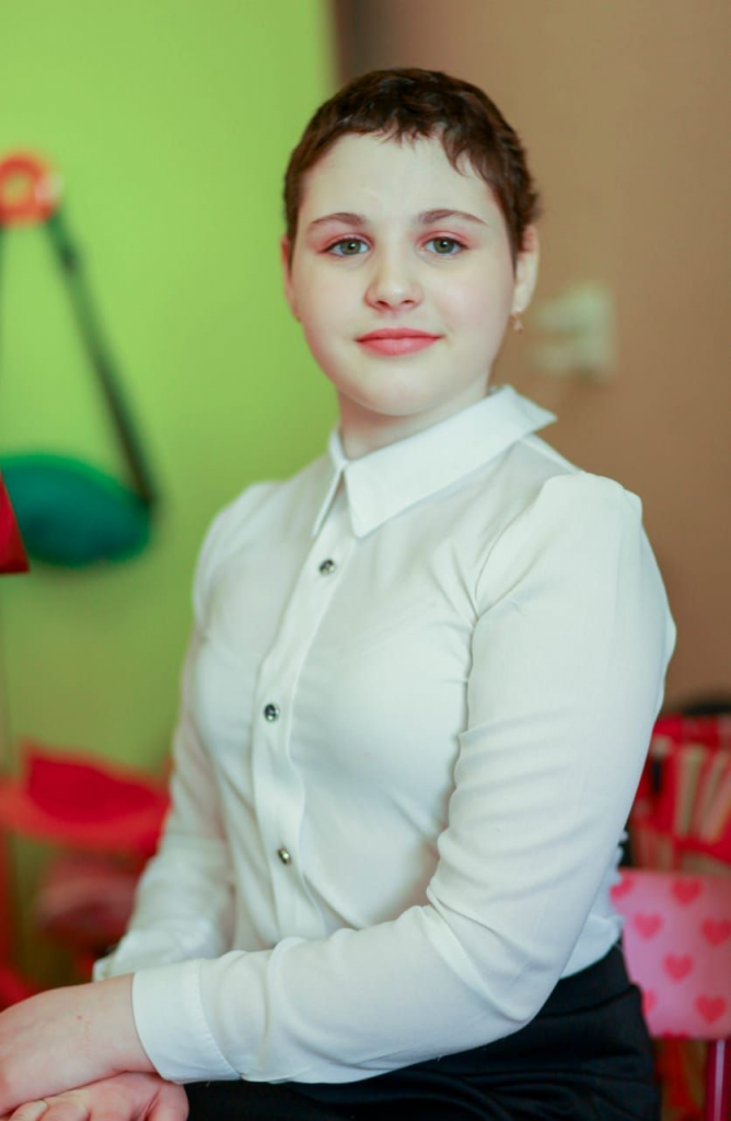 Настя только-только пришла в себя после первого рецидива и сильнейшей "химии", как все повторяется вновь. Фото: семейный архив