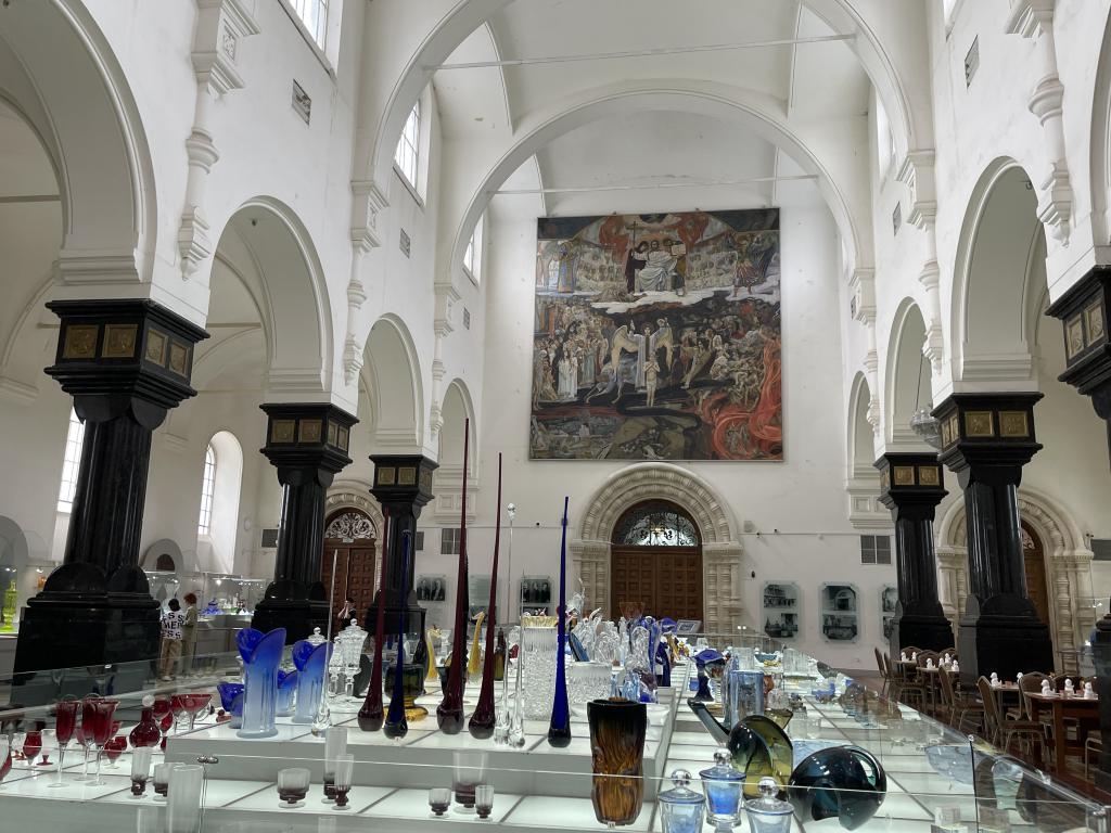 Один из залов музея хрусталя. Фото: Анна Куприянова, "Глобус" Один из залов музея хрусталя. Фото: Анна Куприянова, "Глобус"