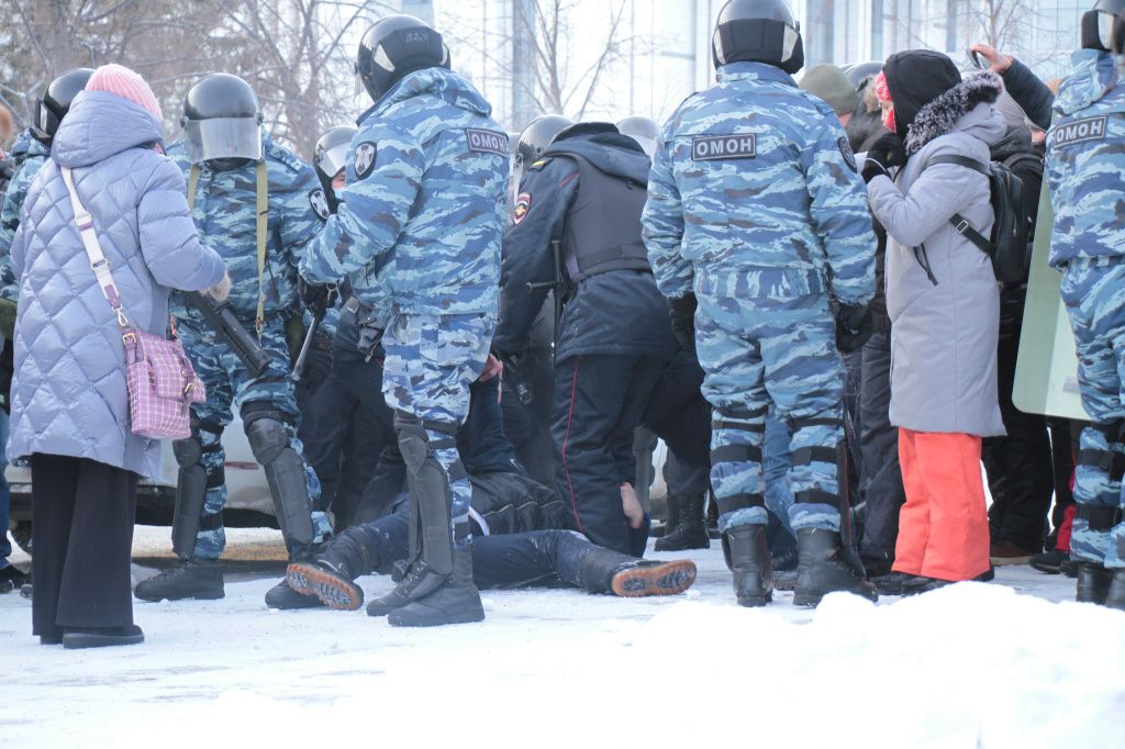 По сравнению с акциями в Москве и Санкт-Петербурге, шествие в Екатеринбурге прошло спокойнее. Но задержания были. Фото: Константин Бобылев, “Глобус”