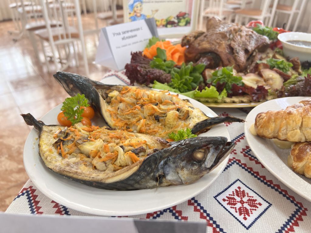 Скумбрия превратилась в овощную лодочку, Фото: Юлия Родченко 