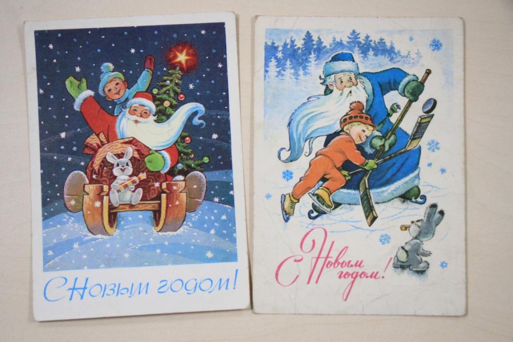 Эти открытки выпущены в 1977 году. На них изображены картины Владимира Зарубина. Фото: Константин Бобылев, "Глобус"