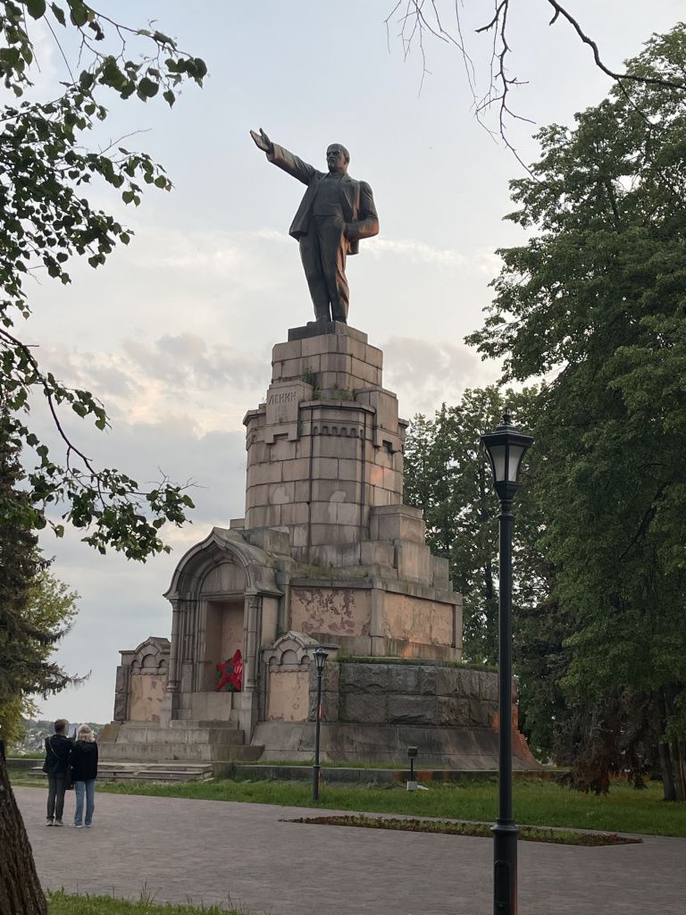 На постаменте планировали установить памятник царской семье. Фото: Анна Куприянова, "Глобус"