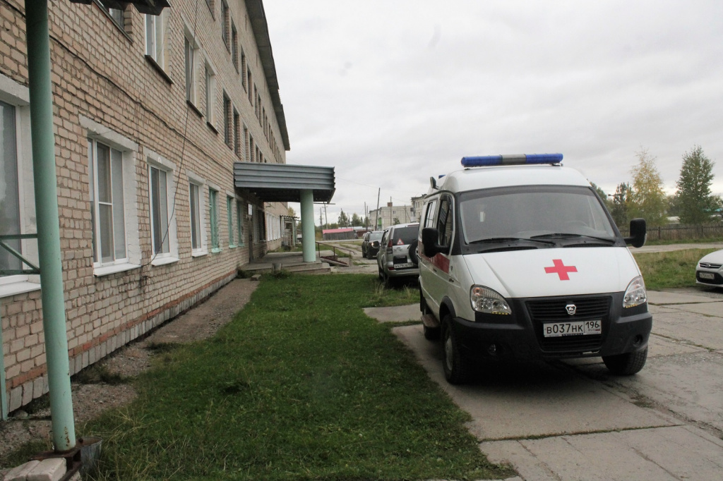 В здании больницы по улице Луначарского также находится поселковое подразделение станции Скорой помощи. Фото: Андрей Клеймёнов, "Глобус"