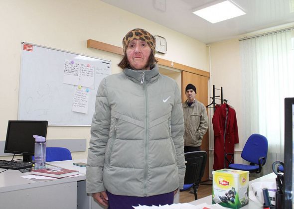 Покупательница благодарит сотрудниц “Магнита” на рынке