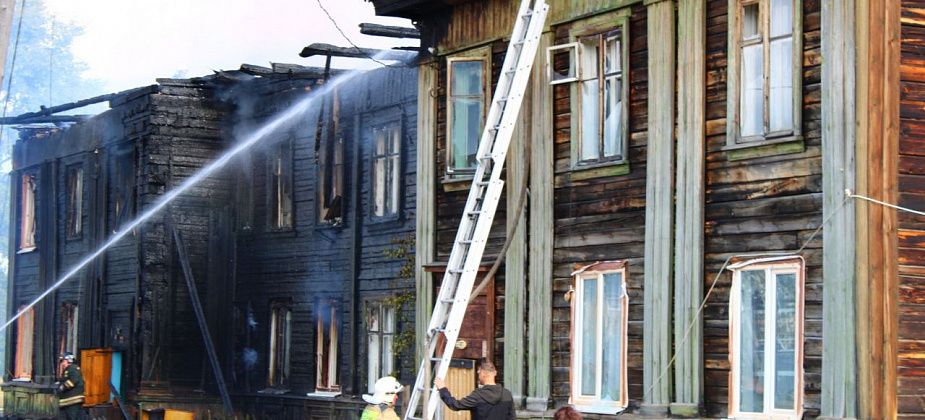 В Третьем Северном горел 12-квартирный дом. Пожарные приехали без воды?
