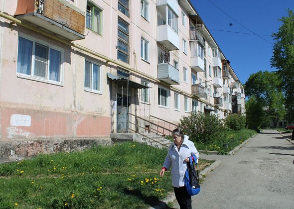 Три соседних двора асфальтировали в 2021-м, наш обещали в 2022-м. Надежда на Никитенко