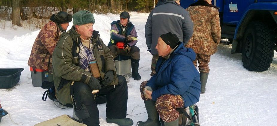 СУБР организовал для ветеранов труда зимнюю рыбалку