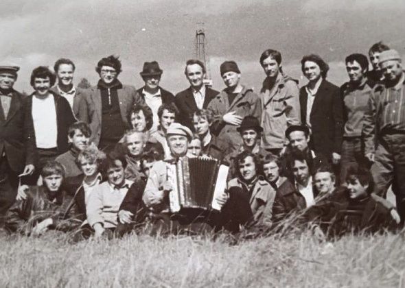 На фото коллектив 15-й шахты. Давайте найдем своих родных и знакомых