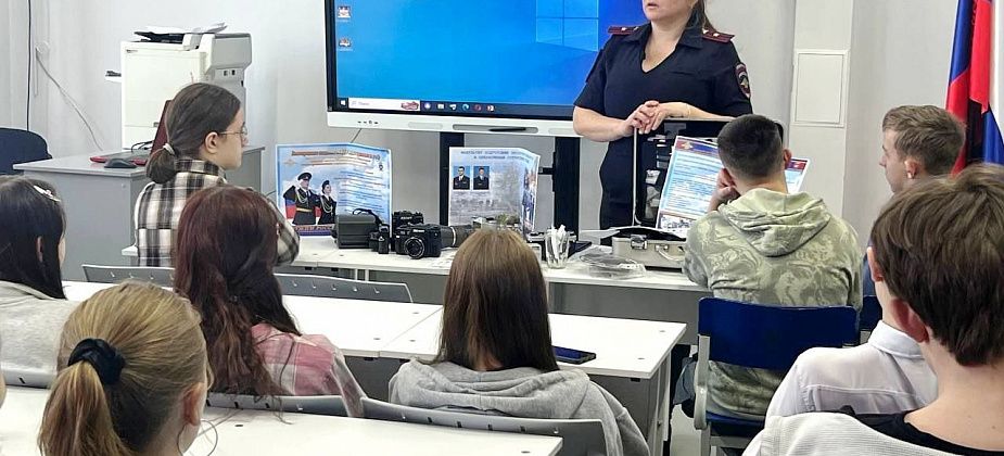 Будь в форме: профориентационные встречи с экспертом-криминалистом ОМВД Североуральска