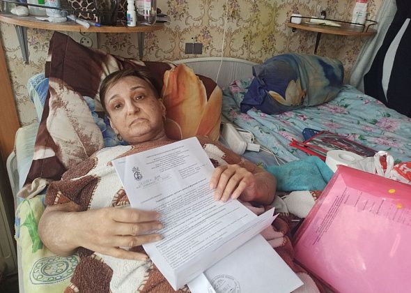 Североуральская пенсионерка принесла тысячу рублей на лечение Елены Бледных