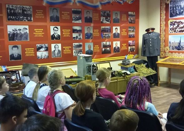 «Урок Мужества» прошел в музее ОВД Североуральска для ребят Творческой лаборатории «Июньский КУБ»