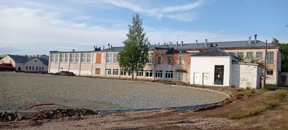 В Черемухово при реконструкции стадиона вырубили школьный сад