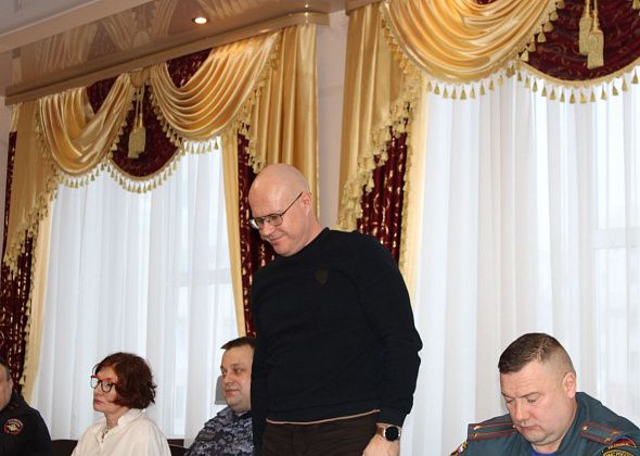 Третью машину "Скорой” ждут, ПСД капремонта детской поликлиники готовят