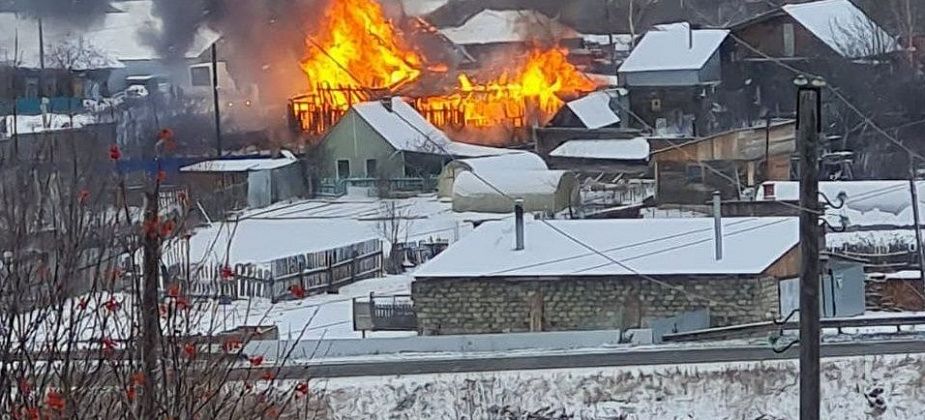 1 ноября сгорел дом на Советской. Хозяин погиб, 4-летнего малыша спасли