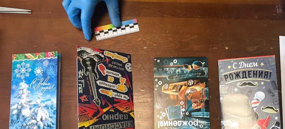 В ивдельскую колонию прислали поздравительные открытки, пропитанные мефедроном