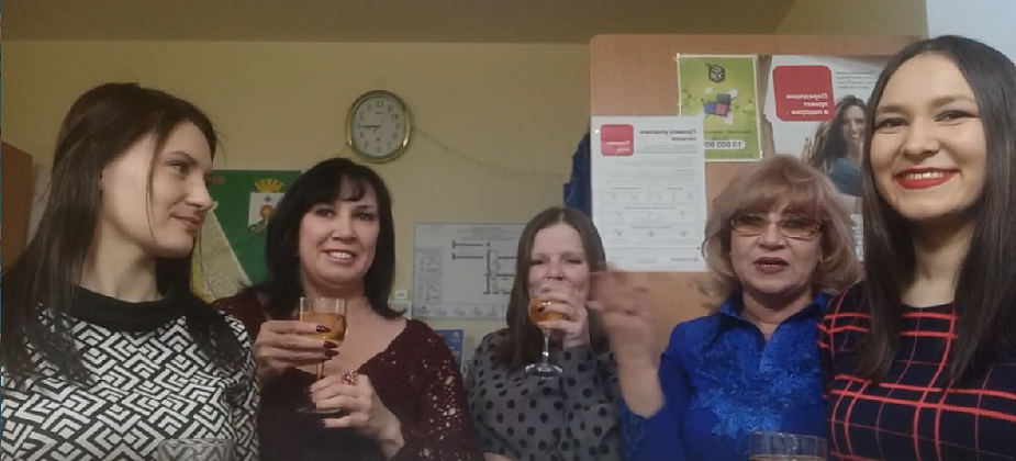 Коллектив редакции поздравляет североуральцев с наступающим Новым годом. Любви всем и здоровья!