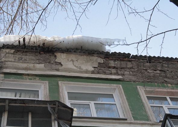 МЧС Североуральска  предупреждает: сосульки на крышах очень опасны!