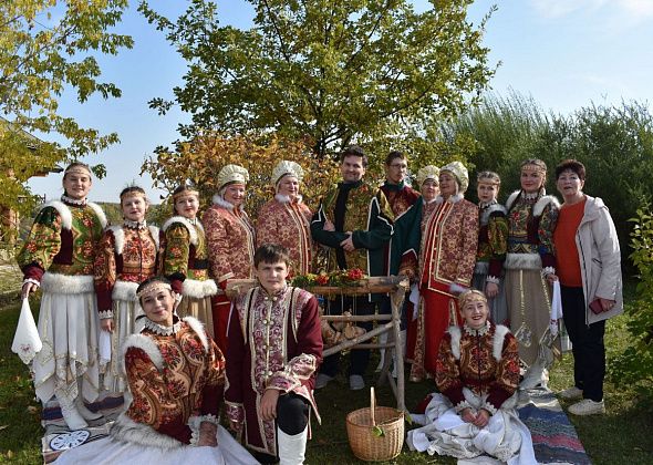 “Детишек от заикания лечит скороговорками, песнями. Через душу, руки, сердце”