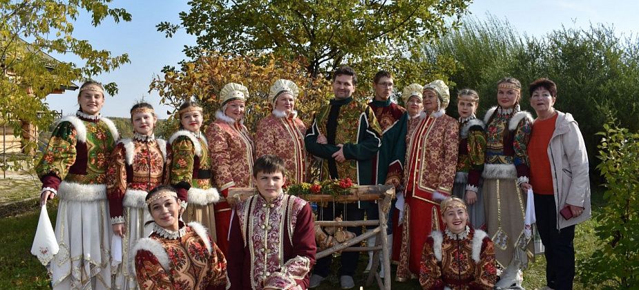 “Детишек от заикания лечит скороговорками, песнями. Через душу, руки, сердце”