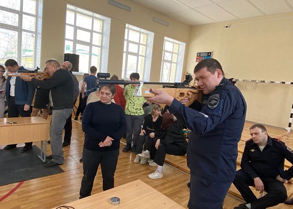 Сотрудники полиции ОМВД Североуральска приняли участие в соревнованиях по стрельбе