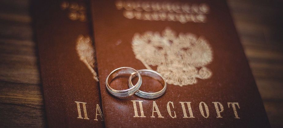 В России отменили обязательные штампы о браке и детях в паспорте