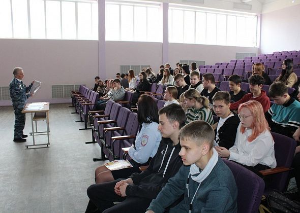 Инспектор ПДН рассказала школьникам, кто такие дропперы