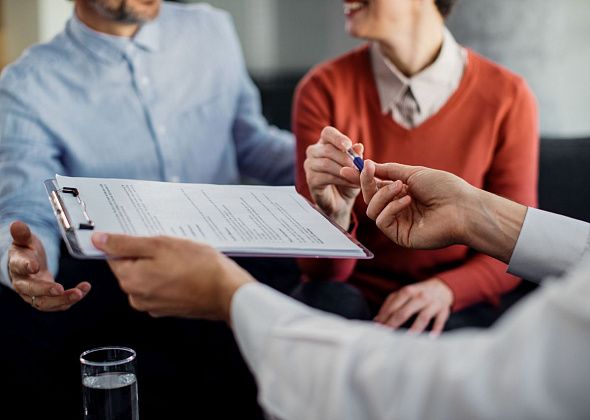 Женщина заключила долгосрочный договор страхования жизни. Но другим этого делать не советует