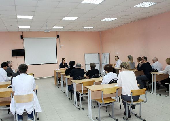 Начальник следственного отдела встретилась с сотрудниками ЦГБ для профилактики мошенничества