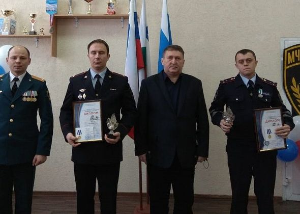 Североуральских полицейских наградили медалями МЧС “За содружество во имя спасения”