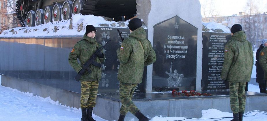 Североуральцы почтили память павших в Афганистане минутой молчания и торжественными речами (фото)
