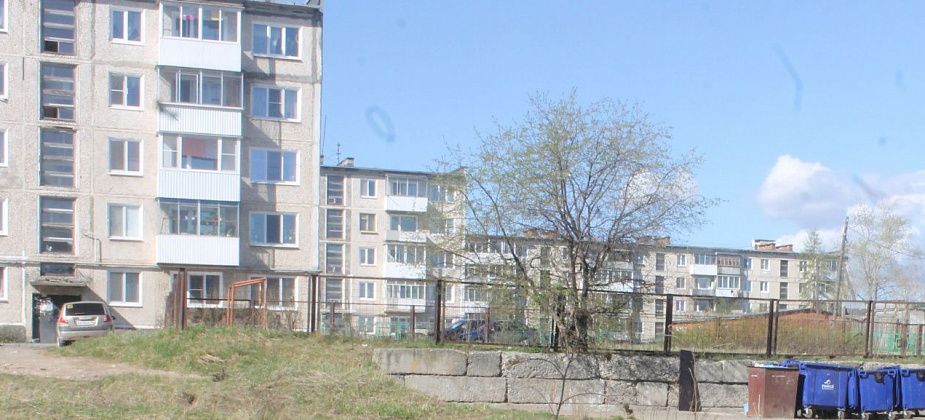 Пластиковый балкон испортили, когда скидывали снег с крыши. Через месяц восстановили