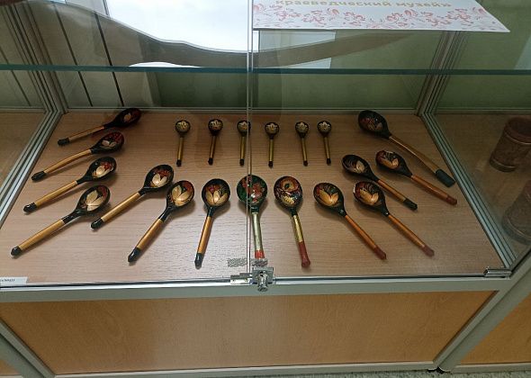 В североуральском музее размещается экспозиция кухонной утвари в стиле хохлома