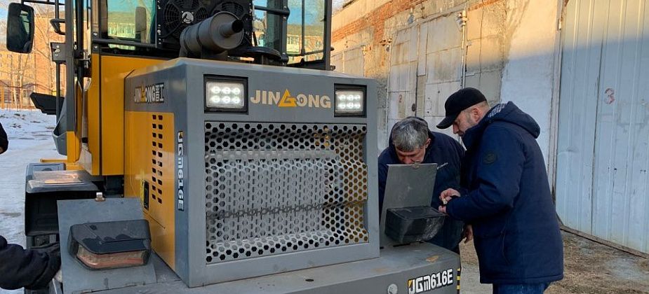 Погрузчик для политехникума - в подарок от РУСАЛа