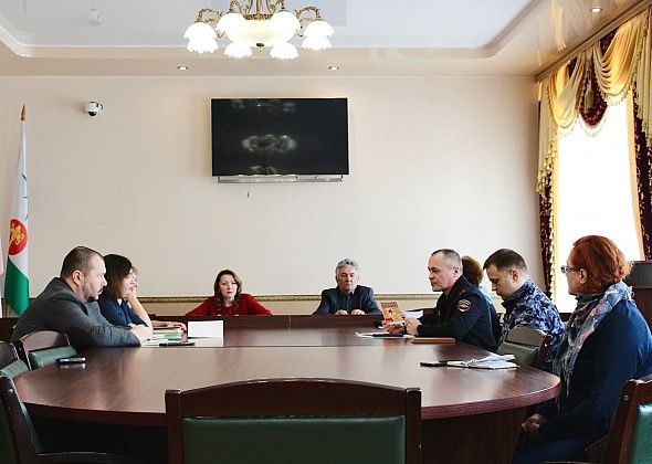 Руководитель полиции провел встречу по профилактике мошенничества в администрации Североуральска