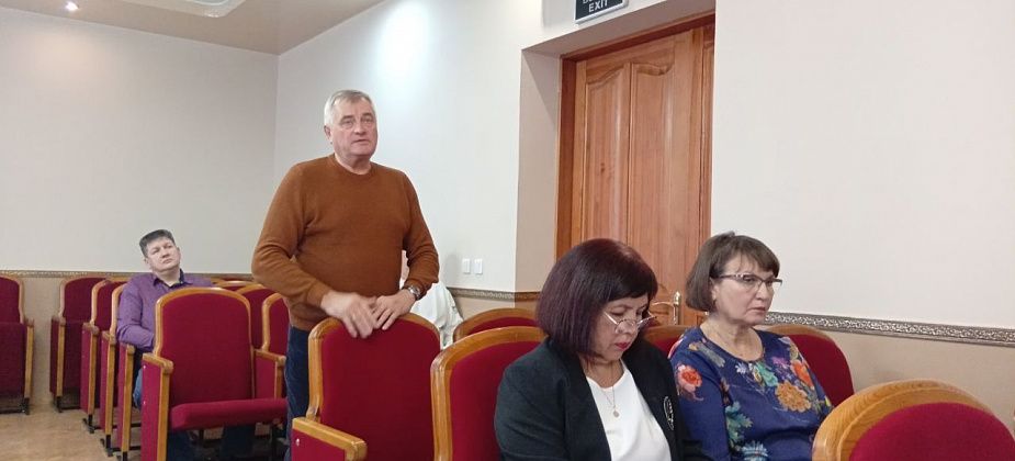 Вопросы “Рифею” - плата за пустующие дома и студентов, просыпь мусора из контейнеров