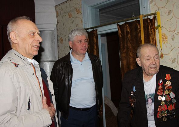 Субровчане поздравили ветерана Великой Отечественной войны Леонида Хариенко с Днем Победы