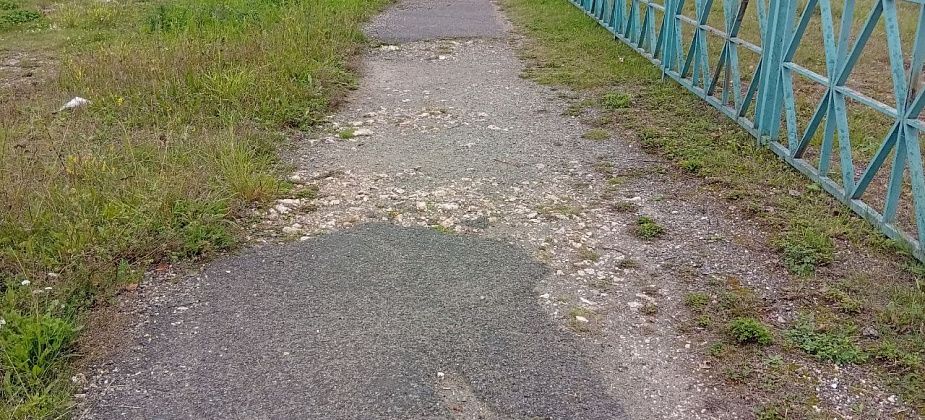 На Маяковского нет освещения. 70-летняя женщина упала, разбила колени 