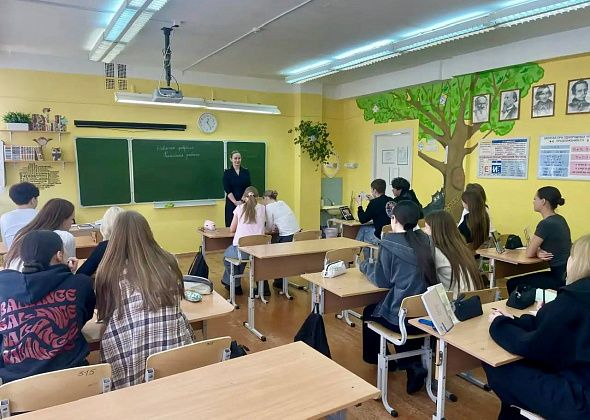 Школьников предостерегли от участия в мошеннических схемах