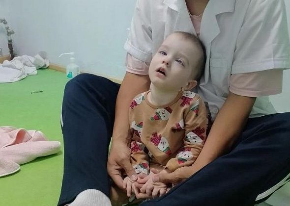 Продолжают собирать средства на повторную реабилитацию маленького Игоря в Китае