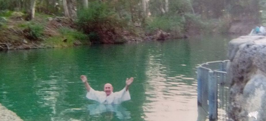 Купался в реке Иордан, 45 лет ныряю в прорубь на Крещение, по утрам обливаюсь холодной водой