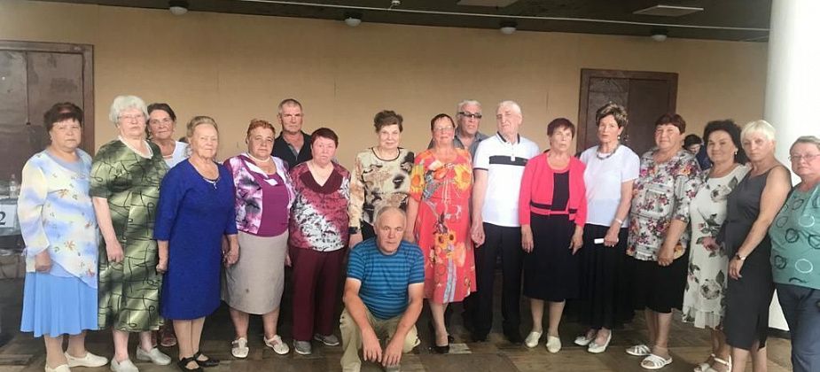 Клуб «На завалинке» отметил два профессиональных праздника – строителей и шахтеров