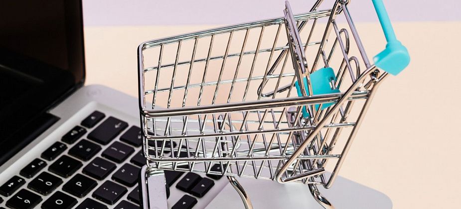 Мужчина позарился на армянский коньяк, кассир пыталась “заработать” на лотерейные билеты