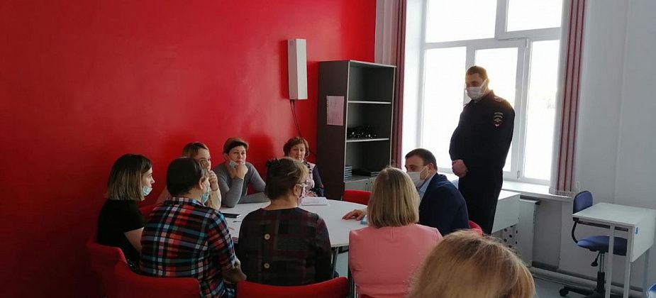 Североуральские полицейские проводят беседы по профилактике мошенничества  