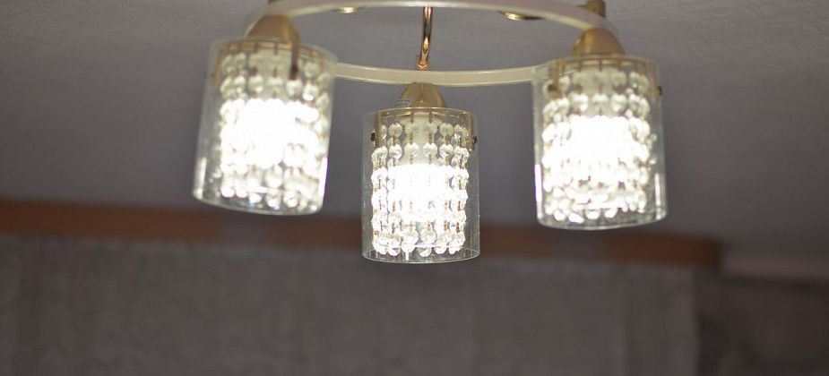 Жители частных домов для снижения платы за свет должны обращаться в БТИ, а потом в “ЭнергосбыТ Плюс”