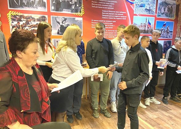 В музее отдела МВД Североуральска торжественно вручили юным горожанам паспорта РФ