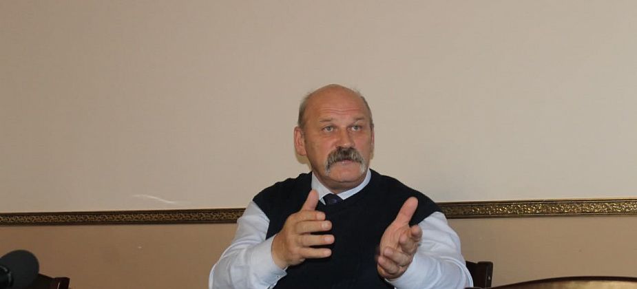 СЛУХИ. В администрации перестановки. Матюшенко срочно назначает себе новых замов